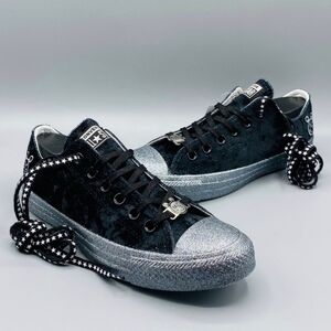 CONVERSE x Miley Cyrus low star ox Shoes Size 6